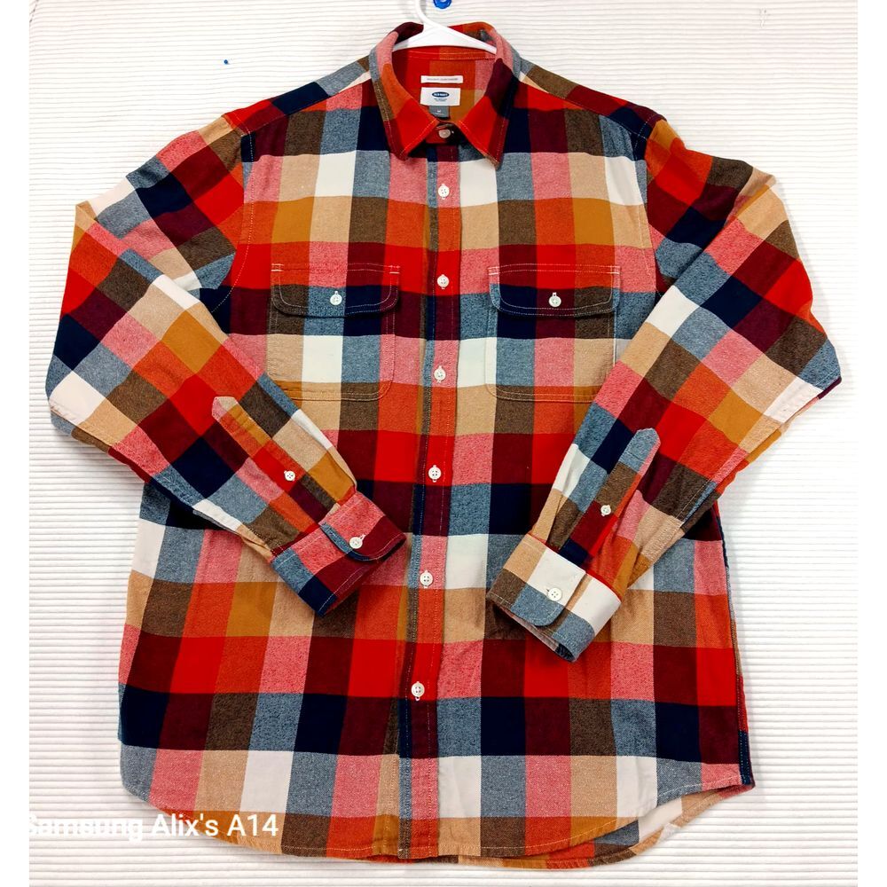 Old Navy Classic MEDIUM Shirt Button up Plaid Shirt Long Sleeves Button Cuffs